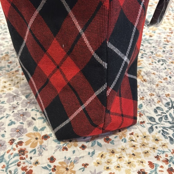 NWT Victoria’s Secret flannel tote. - Picture 8 of 10